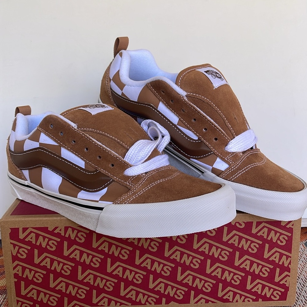 Vans Men’s Knu Skool
Mega Check Brown
VN000CRPBRO
Sneakers - Picture 4 of 16